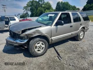✅ 2000 Chevrolet Blazer LS • VIN: 1GNDT13W1Y2233066 • Lot: 64214395. Wystawiony na Copart z przebiegiem Nie podano. Bezpłatny archiwum sprzedaży aukcyjnych z USA i szczegółowy raport historii pojazdu na DreamBid. Zdjęcie 1.