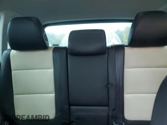 ✅ 2016 Volkswagen Tiguan S • VIN: WVGAV7AX0GW574191 • Lot: 85672445. Wystawiony na Copart z przebiegiem 80 593 mil. Bezpłatny archiwum sprzedaży aukcyjnych z USA i szczegółowy raport historii pojazdu na DreamBid. Zdjęcie 10.