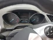 ✅ 2013 Ford Escape SEL • VIN: 1FMCU9H9XDUA79437 • Lot: 90723285. Wystawiony na Copart z przebiegiem Nie podano. Bezpłatny archiwum sprzedaży aukcyjnych z USA i szczegółowy raport historii pojazdu na DreamBid. Zdjęcie 9.