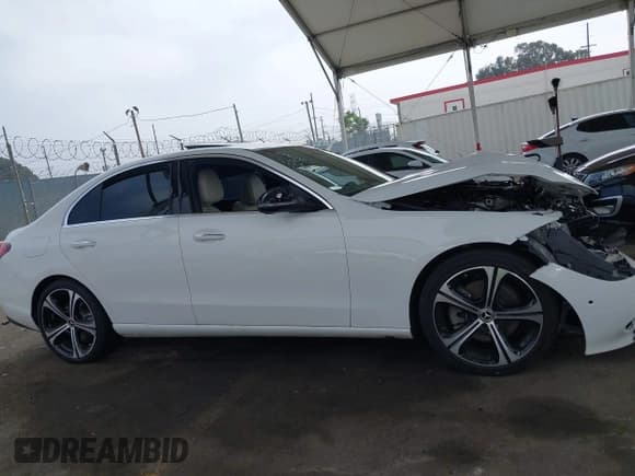 ✅ 2024 Mercedes-Benz C 300 • VIN: W1KAF4GBXRR159088 • Lot: 42465810. Wystawiony na IAAI z przebiegiem Nie podano. Bezpłatny archiwum sprzedaży aukcyjnych z USA i szczegółowy raport historii pojazdu na DreamBid. Zdjęcie 13.