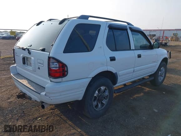 ✅ 2000 Isuzu Rodeo S • VIN: 4S2CK58W1Y4323057 • Lot: 43357739. Listed on IAAI with 147,414 mi. Free auction sales archive from the USA and detailed vehicle history report at DreamBid. Image 4.