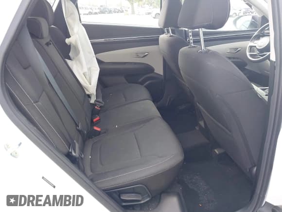 ✅ 2022 Hyundai Tucson SE • VIN: 5NMJA3AEXNH003461 • Lot: 42353532. Wystawiony na IAAI z przebiegiem 26 309 mil. Bezpłatny archiwum sprzedaży aukcyjnych z USA i szczegółowy raport historii pojazdu na DreamBid. Zdjęcie 8.