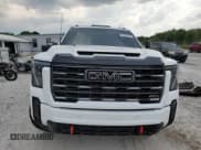 ✅ 2024 GMC Sierra 2500HD AT4 • VIN: 1GT49PEY3RF290355 • Lot: 80445305. Wystawiony na Copart z przebiegiem 32 289 mil. Bezpłatny archiwum sprzedaży aukcyjnych z USA i szczegółowy raport historii pojazdu na DreamBid. Zdjęcie 5.