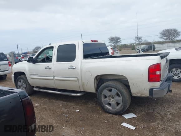✅ 2009 Chevrolet Silverado 1500 • VIN: 3GCEC33J79G169282 • Lot: 41387505. Wystawiony na IAAI z przebiegiem 243 182 mil. Bezpłatny archiwum sprzedaży aukcyjnych z USA i szczegółowy raport historii pojazdu na DreamBid. Zdjęcie 14.