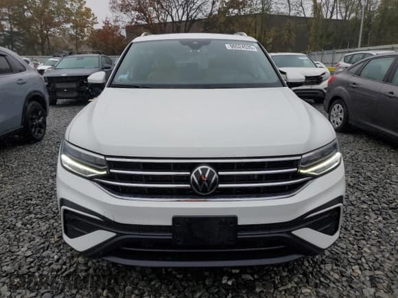 ✅ 2024 Volkswagen Tiguan SE • VIN: 3VVMB7AXXRM107729 • Lot: 90524535. Listed on Copart with 15,703 mi. Free auction sales archive from the USA and detailed vehicle history report at DreamBid. Image 5.