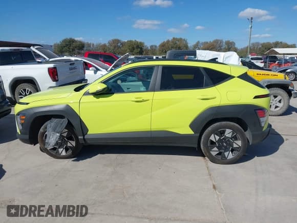 ✅ 2025 Hyundai Kona SEL • VIN: KM8HB3AB2SU225672 • Lot: 43696898. Listed on IAAI with 31,214 mi. Free auction sales archive from the USA and detailed vehicle history report at DreamBid. Image 14.