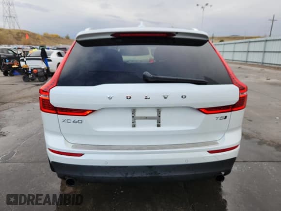 ✅ 2018 Volvo XC60 Momentum • VIN: LYV102RK6JB121771 • Lot: 87472205. Wystawiony na Copart z przebiegiem 117 950 mil. Bezpłatny archiwum sprzedaży aukcyjnych z USA i szczegółowy raport historii pojazdu na DreamBid. Zdjęcie 6.
