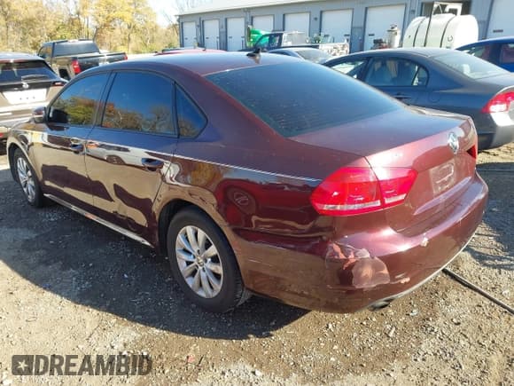 ✅ 2014 Volkswagen Passat S • VIN: 1VWAP7A31EC021718 • Лот: 43591110. Опубликован ранее на IAAI с пробегом 169 357 миль. Бесплатный доступ к архиву аукционных продаж из США и подробный отчёт об истории автомобиля на DreamBid. Изображение 3.