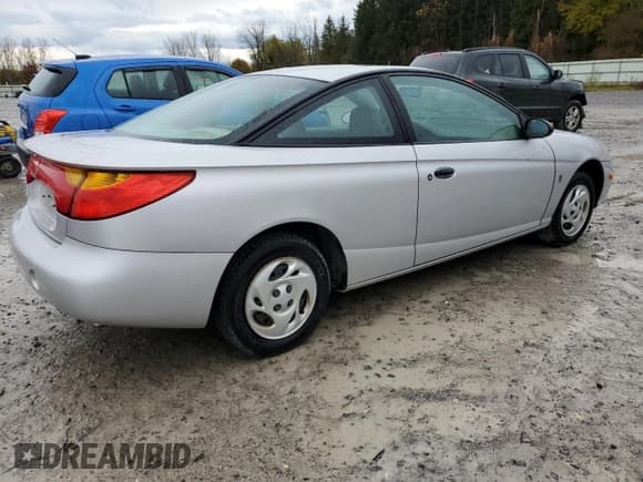 ✅ 2001 Saturn SC • VIN: 1G8ZP12881Z289924 • Лот: 90856305. Опубликован ранее на Copart с пробегом 99 502 миль. Бесплатный доступ к архиву аукционных продаж из США и подробный отчёт об истории автомобиля на DreamBid. Изображение 3.