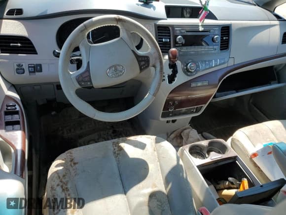 ✅ 2012 Toyota Sienna XLE • VIN: 5TDDK3DC6CS042174 • Лот: 67388745. Опубликован ранее на Copart с пробегом Не указан. Бесплатный доступ к архиву аукционных продаж из США и подробный отчёт об истории автомобиля на DreamBid. Изображение 8.