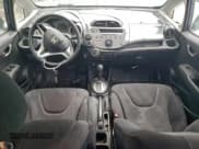 ✅ 2010 Honda Fit Sport • VIN: JHMGE8H49AS023271 • Lot: 96495565. Wystawiony na Copart z przebiegiem 332 810 mil. Bezpłatny archiwum sprzedaży aukcyjnych z USA i szczegółowy raport historii pojazdu na DreamBid. Zdjęcie 8.