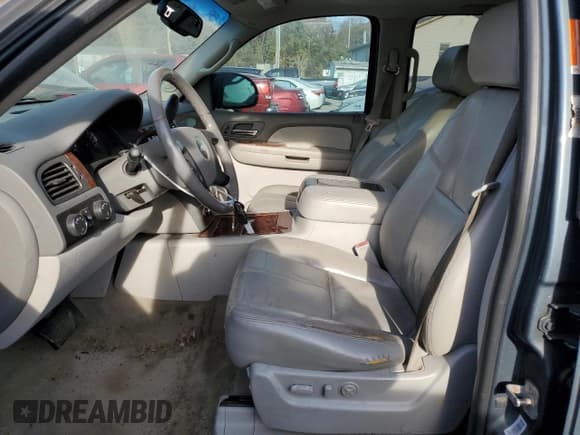 ✅ 2008 Chevrolet Suburban LTZ • VIN: 1GNFK16378J124422 • Lot: 78128294. Wystawiony na Copart z przebiegiem 267 355 mil. Bezpłatny archiwum sprzedaży aukcyjnych z USA i szczegółowy raport historii pojazdu na DreamBid. Zdjęcie 7.