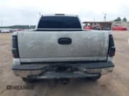 ✅ 2006 Chevrolet Silverado 2500HD LT3 • VIN: 1GCHK23D86F237137 • Lot: 42654117. Wystawiony na IAAI z przebiegiem Nie podano. Bezpłatny archiwum sprzedaży aukcyjnych z USA i szczegółowy raport historii pojazdu na DreamBid. Zdjęcie 17.
