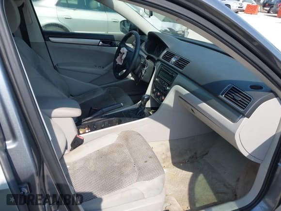 ✅ 2013 Volkswagen Passat Wolfsburg Edition • VIN: 1VWAH7A33DC035826 • Лот: 42309758. Опубликован ранее на IAAI с пробегом 135 227 миль. Бесплатный доступ к архиву аукционных продаж из США и подробный отчёт об истории автомобиля на DreamBid. Изображение 5.