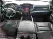 2023 Ram 1500 Laramie z VIN 1C6SRFJT3PN502290, wystawiony jako Copart lot #82061965 z przebiegiem 51 140 mil mil oraz Szkoda całkowita • Salvage title. Historia ofert i sprzedaży dostępna na DreamBid. Obrazek 8.