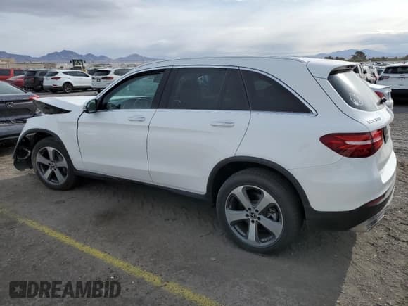 ✅ 2019 Mercedes-Benz GLC 300 • VIN: WDC0G4JB1KF588004 • Лот: 51514775. Опубликован ранее на Copart с пробегом 58 011 миль. Бесплатный доступ к архиву аукционных продаж из США и подробный отчёт об истории автомобиля на DreamBid. Изображение 2.
