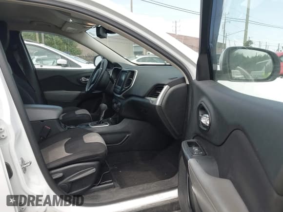 ✅ 2014 Jeep Cherokee Altitude • VIN: 1C4PJMCS2EW128356 • Lot: 42513328. Listed on IAAI with 89,884 mi. Free auction sales archive from the USA and detailed vehicle history report at DreamBid. Image 5.