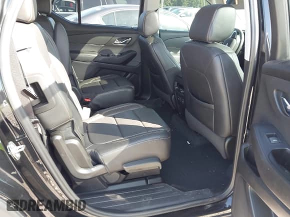 ✅ 2021 Chevrolet Traverse LT • VIN: 1GNERHKW4MJ260176 • Lot: 43343332. Wystawiony na IAAI z przebiegiem 126 672 mil. Bezpłatny archiwum sprzedaży aukcyjnych z USA i szczegółowy raport historii pojazdu na DreamBid. Zdjęcie 8.