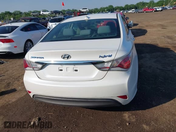 ✅ 2014 Hyundai Sonata Limited • VIN: KMHEC4A43EA117445 • Lot: 42441934. Wystawiony na IAAI z przebiegiem 75 037 mil. Bezpłatny archiwum sprzedaży aukcyjnych z USA i szczegółowy raport historii pojazdu na DreamBid. Zdjęcie 17.