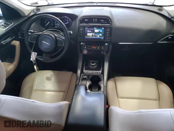 ✅ 2017 Jaguar F-Pace 35t • VIN: SADCS2BV7HA053350 • Lot: 66388915. Wystawiony na Copart z przebiegiem 97 580 mil. Bezpłatny archiwum sprzedaży aukcyjnych z USA i szczegółowy raport historii pojazdu na DreamBid. Zdjęcie 8.