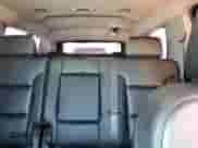 2017 Chevrolet Suburban LT z VIN 1GNSCHKC6HR394544, wystawiony jako Copart lot #70961584 z przebiegiem 118 545 mil mil oraz Czysty tytuł • Clean title. Historia ofert i sprzedaży dostępna na DreamBid. Obrazek 10.