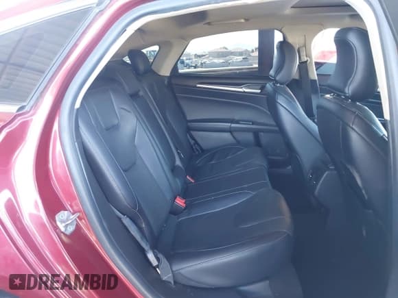 ✅ 2019 Ford Fusion Titanium • VIN: 3FA6P0D92KR184557 • Lot: 43599240. Wystawiony na IAAI z przebiegiem 130 833 mil. Bezpłatny archiwum sprzedaży aukcyjnych z USA i szczegółowy raport historii pojazdu na DreamBid. Zdjęcie 8.