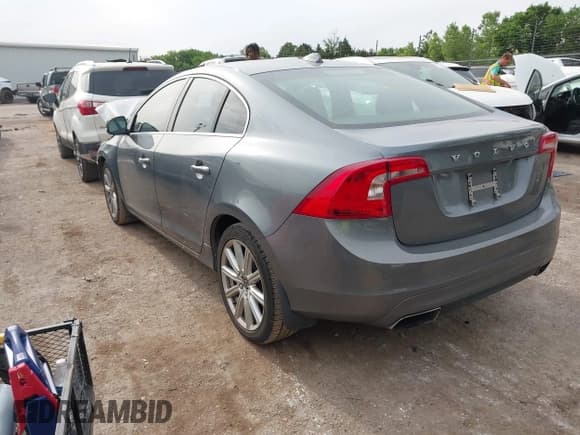 ✅ 2016 Volvo S60 T6 Drive-E • VIN: YV149MFK7G2395665 • Lot: 42275484. Listed on IAAI with 180,632 mi. Free auction sales archive from the USA and detailed vehicle history report at DreamBid. Image 3.