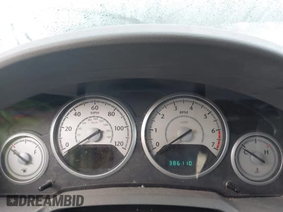 ✅ 2010 Chrysler Town & Country Touring • VIN: 2A4RR5D10AR421893 • Lot: 43745641. Listed on IAAI with 386,110 mi. Free auction sales archive from the USA and detailed vehicle history report at DreamBid. Image 7.