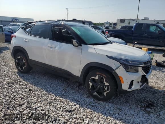 ✅ 2025 Kia Seltos S • VIN: KNDEUCAA6S7687224 • Lot: 58804735. Listed on Copart with 4,296 mi. Free auction sales archive from the USA and detailed vehicle history report at DreamBid. Image 4.