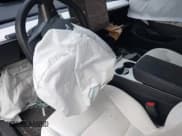 ✅ 2020 Tesla Model 3 Long Range • VIN: 5YJ3E1EB5LF791470 • Lot: 43437339. Wystawiony na IAAI z przebiegiem 76 808 mil. Bezpłatny archiwum sprzedaży aukcyjnych z USA i szczegółowy raport historii pojazdu na DreamBid. Zdjęcie 5.