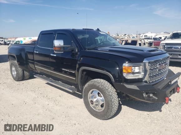 ✅ 2018 GMC Sierra 3500HD Denali • VIN: 1GT42YEY6JF115211 • Lot: 78333694. Wystawiony na Copart z przebiegiem 178 170 mil. Bezpłatny archiwum sprzedaży aukcyjnych z USA i szczegółowy raport historii pojazdu na DreamBid. Zdjęcie 4.