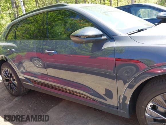 ✅ 2024 Audi Q8 e-tron • VIN: WA16AAGE8RB053944 • Лот: 42124252. Опубликован ранее на IAAI с пробегом 3 477 миль. Бесплатный доступ к архиву аукционных продаж из США и подробный отчёт об истории автомобиля на DreamBid. Изображение 13.