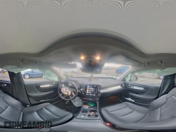 ✅ 2021 Volvo XC40 Momentum • VIN: YV4162UK4M2471473 • Lot: 43780178. Wystawiony na IAAI z przebiegiem 44 464 mil. Bezpłatny archiwum sprzedaży aukcyjnych z USA i szczegółowy raport historii pojazdu na DreamBid. Zdjęcie 19.