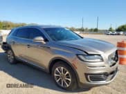 ✅ 2020 Lincoln Nautilus Standard • VIN: 2LMPJ8J9XLBL28052 • Лот: 90377815. Опубликован ранее на Copart с пробегом 112 630 миль. Бесплатный доступ к архиву аукционных продаж из США и подробный отчёт об истории автомобиля на DreamBid. Изображение 4.