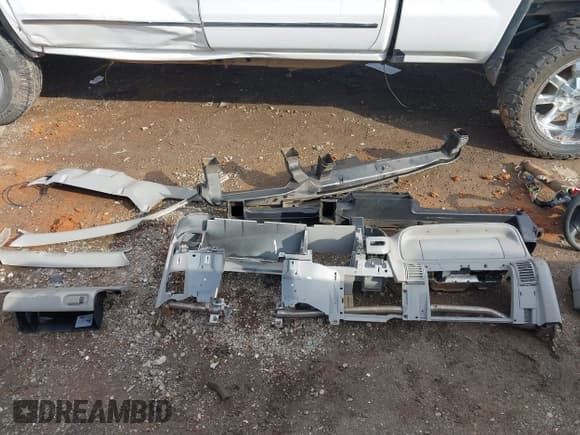 ✅ 1998 Chevrolet Silverado 1500 • VIN: 1GCEK19R7WR128375 • Lot: 43432612. Listed on IAAI with Not provided. Free auction sales archive from the USA and detailed vehicle history report at DreamBid. Image 12.