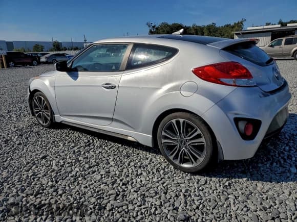✅ 2016 Hyundai Veloster Turbo Rally Edition • VIN: KMHTC6AE6GU287229 • Лот: 95310085. Опубликован ранее на Copart с пробегом 172 061 миль. Бесплатный доступ к архиву аукционных продаж из США и подробный отчёт об истории автомобиля на DreamBid. Изображение 2.