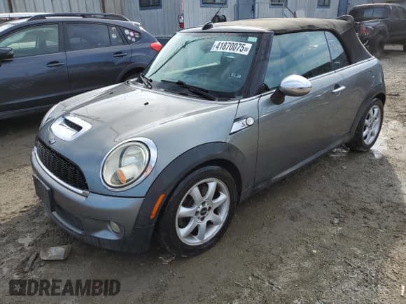 ✅ 2010 MINI Convertible S • VIN: WMWMS3C57ATY08895 • Lot: 41870075. Wystawiony na Copart z przebiegiem 101 573 mil. Bezpłatny archiwum sprzedaży aukcyjnych z USA i szczegółowy raport historii pojazdu na DreamBid. Zdjęcie 1.