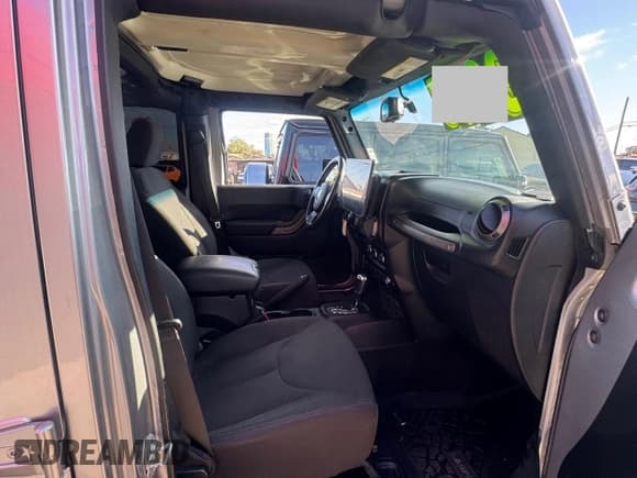 ✅ 2018 Jeep Wrangler Unlimited Sport S • VIN: 1C4BJWDG5JL926863 • Lot: 90068215. Wystawiony na Copart z przebiegiem 78 040 mil. Bezpłatny archiwum sprzedaży aukcyjnych z USA i szczegółowy raport historii pojazdu na DreamBid. Zdjęcie 5.