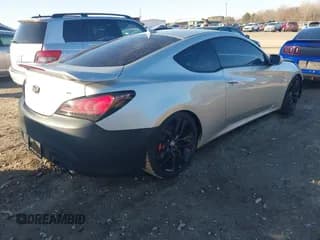 ✅ 2013 Hyundai Genesis Coupe Track • VIN: KMHHU6KJ2DU086535 • Lot: 41364304. Wystawiony na IAAI z przebiegiem 135 054 mil. Bezpłatny archiwum sprzedaży aukcyjnych z USA i szczegółowy raport historii pojazdu na DreamBid. Zdjęcie 4.