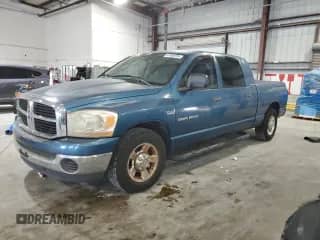 2006 Dodge 1500 SLT z VIN 3D7KR19D36G156831, wystawiony jako Copart lot #67669295 z przebiegiem 125 764 mil mil oraz Czysty tytuł • Clean title. Historia ofert i sprzedaży dostępna na DreamBid. Obrazek 1.