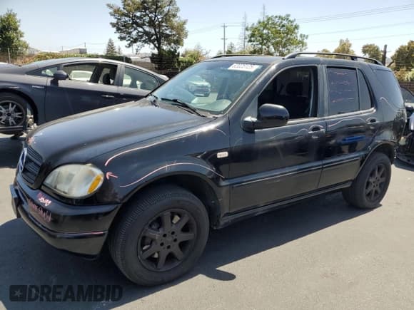 ✅ 2000 Mercedes-Benz M 320/430/500 • VIN: 4JGAB72EXYA193906 • Lot: 62025125. Wystawiony na Copart z przebiegiem 142 808 mil. Bezpłatny archiwum sprzedaży aukcyjnych z USA i szczegółowy raport historii pojazdu na DreamBid. Zdjęcie 1.