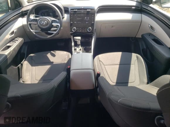 ✅ 2022 Hyundai Tucson SE • VIN: 5NMJACAE2NH012722 • Lot: 69183214. Wystawiony na Copart z przebiegiem 37 519 mil. Bezpłatny archiwum sprzedaży aukcyjnych z USA i szczegółowy raport historii pojazdu na DreamBid. Zdjęcie 8.