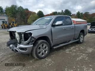 2021 Ram 1500 Big Horn z VIN 1C6SRFBT3MN796333, wystawiony jako Copart lot #90893525 z przebiegiem 74 347 mil mil oraz Szkoda całkowita • Salvage title. Historia ofert i sprzedaży dostępna na DreamBid. Obrazek 1.