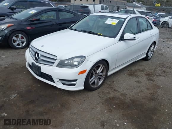 ✅ 2013 Mercedes-Benz C 300 Sport • VIN: WDDGF8AB3DR269791 • Lot: 41868133. Wystawiony na IAAI z przebiegiem 140 336 mil. Bezpłatny archiwum sprzedaży aukcyjnych z USA i szczegółowy raport historii pojazdu na DreamBid. Zdjęcie 6.