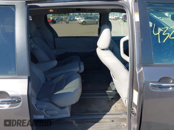 ✅ 2017 Toyota Sienna XLE Premium • VIN: 5TDYZ3DCXHS856171 • Lot: 43298145. Listed on IAAI with 165,730 mi. Free auction sales archive from the USA and detailed vehicle history report at DreamBid. Image 8.