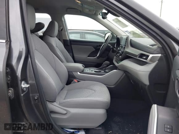 ✅ 2022 Toyota Highlander L • VIN: 5TDCZRAH5NS117041 • Lot: 42829998. Wystawiony na IAAI z przebiegiem 53 347 mil. Bezpłatny archiwum sprzedaży aukcyjnych z USA i szczegółowy raport historii pojazdu na DreamBid. Zdjęcie 5.