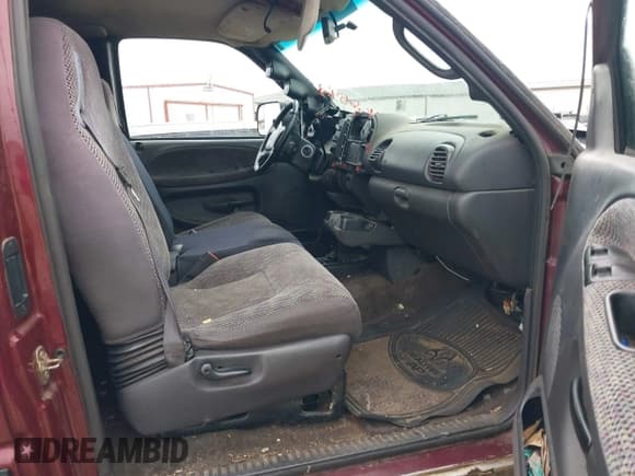 ✅ 2001 Dodge 2500 • VIN: 1B7KF23661J550611 • Lot: 43466592. Wystawiony na IAAI z przebiegiem 223 666 mil. Bezpłatny archiwum sprzedaży aukcyjnych z USA i szczegółowy raport historii pojazdu na DreamBid. Zdjęcie 5.