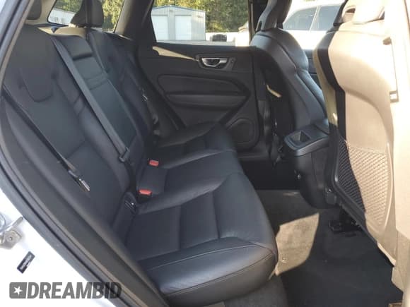 ✅ 2019 Volvo XC60 Momentum • VIN: YV4A22RK6K1365341 • Lot: 85693695. Listed on Copart with 76,539 mi. Free auction sales archive from the USA and detailed vehicle history report at DreamBid. Image 11.
