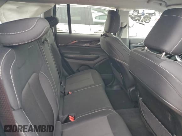 ✅ 2023 Jeep Grand Cherokee Laredo • VIN: 1C4RJHAG1P8701009 • Lot: 93411715. Wystawiony na Copart z przebiegiem 21 447 mil. Bezpłatny archiwum sprzedaży aukcyjnych z USA i szczegółowy raport historii pojazdu na DreamBid. Zdjęcie 11.