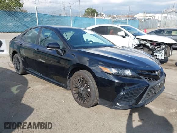 2022 Toyota Camry SE z VIN 4T1G11AK6NU053153, wystawiony jako IAAI lot #41933655 z przebiegiem 44 044 mil mil oraz . Historia ofert i sprzedaży dostępna na DreamBid. Obrazek 1.